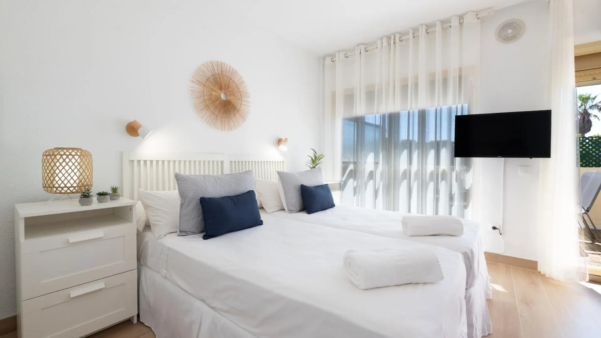 Oleholidays 1106 Romana Playa Primera Linea Playa Marbella