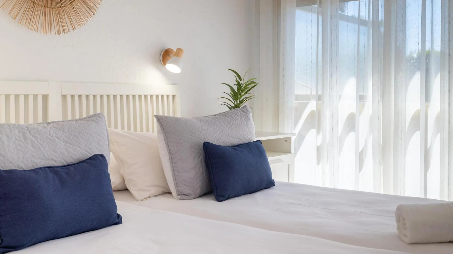 Oleholidays 1106 Romana Playa Primera Linea Playa Marbella Spain